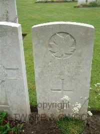 Etaples Military Cemetery - Brookes, B